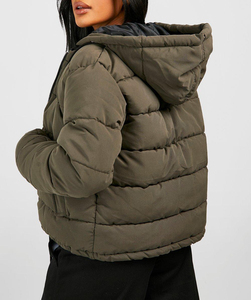 Chaqueta Acolchada con Capucha de Burbuja de Nailon de Punto Reversible Impermeable Personalizada OEM para Mujer, Invierno, Larga - Product Image 4