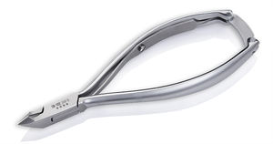 Pince à cuticules NGHIA Vietnam OMI CB-102 en acier inoxydable, manche gris, système de verrouillage, gamme premium - Product Image 1