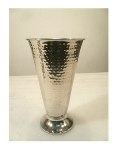 Vase en aluminium pour pièce centrale porte-fleurs Article décoratif moderne pour la maison - Product Image 1