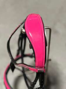 Bride d'exposition en cuir anatomique diamante pour chevaux confort entièrement rembourré avec rêne antidérapante - Product Image 5