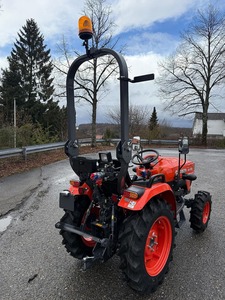 Tractor Kubota EK1-261 Seminuevo de 24Hp, 25Hp, 30Hp a Precio Económico |   Tractores Kubota con Tracción en las Cuatro Ruedas Listos para Exportación - Product Image 3