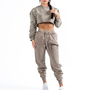 Conjunto de chándal de algodón 100% de invierno personalizado OEM para mujer, conjunto de Sudadera corta desgastada de algodón de alta calidad y chándal para mujer - Product Image 1