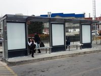 Abri de bus publicitaire extérieur PARYA Type 2, forme rectangulaire, source lumineuse LED, acier galvanisé, CLP MUPI, arrêt de bus, 5 ans ISO