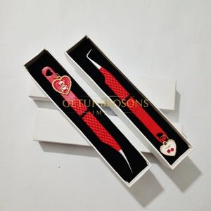 Pince à cils GETUP BROSONS IMPEX en acier inoxydable de haute qualité, isolation/90 degrés, breloques personnalisées, revêtement en poudre rouge - Product Image 2
