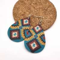 Achetez des boucles d'oreilles légères de créateur, élégantes, faites à la main en résine, bijoux uniques et tendance, design créatif.