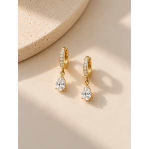 Boucles d'oreilles Huggie en forme de poire pavée - Product Image 2
