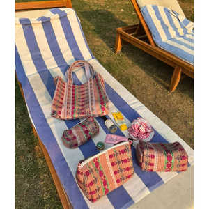 Ensemble de sacs fourre-tout bohèmes Indie Floral avec design à panneaux, fermeture éclair brodée, doublure en coton - Ensemble de 3 pièces avec trousses de toilette - Product Image 2