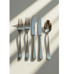 Juego de cubiertos de acero inoxidable con acabado dorado, el símbolo definitivo de lujo y elegancia para tu mesa y eventos inolvidables - Product Image 3