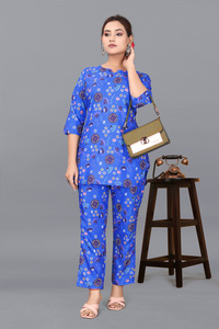 Ensemble coordonné en poly-rayonne imprimé bleu pour femme, col rond, éco-responsable, durable, décontracté, export Inde, du S au 3XL - Product Image 4