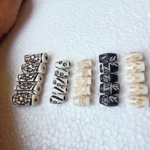 Cuenta de hueso tallada a mano hecha a medida en forma de tubo ideal para reventa por diseñadores de joyas de hueso y para fines de reventa. - Product Image 2