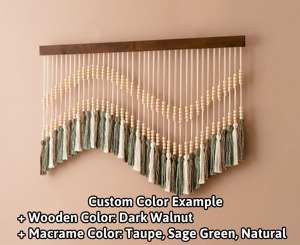 Décoration murale en macramé vert avec glands en plumes et accents de perles en bois, élégante décoration murale bohème pour la décoration de la maison et les cadeaux - Product Image 5