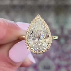 Bague de fiançailles avec halo caché en diamant de laboratoire certifié IGI 2,90 carats, forme poire, clarté DEF VVS-VS - Product Image 1