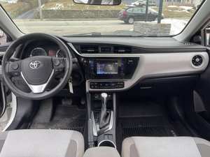 Voiture d'occasion de qualité à prix abordable, Toyota Corolla LE Sedan 4 portes 2017, conduite à gauche - Product Image 4