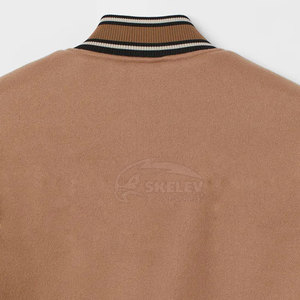 Veste universitaire d'hiver pour tous les jours avec une coupe décontractée et une sensation confortable Veste universitaire conçue pour les sorties décontractées - Product Image 5