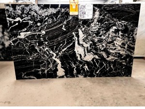 Dalles de marbre noir indien emblématiques - Design moderne pour chambre à coucher, salle à manger et salon - Product Image 5