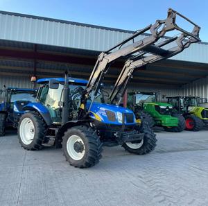 Moteur de tracteur à roues T6010 Plus, construction robuste, performance fiable, pompe intégrée, garantie 3 ans, pour opérations agricoles - Product Image 3