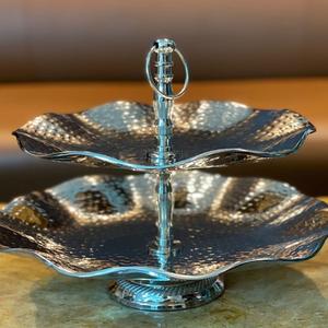 ถาดคัพเค้กสำหรับงานปาร์ตี้โรงแรมสีเงินผู้ถือเค้กสี่เหลี่ยมออกแบบคลาสสิก2ชั้นยืนเสิร์ฟเค้กสำหรับบ้านเครื่องครัว - Product Image 4