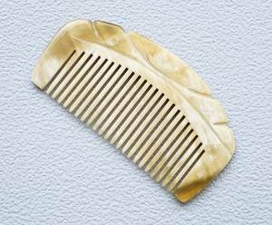 Meilleur cadeau de Noël Peigne en corne naturelle fabriqué à la main personnalisé pour coiffer les cheveux en véritable peigne en corne de boeuf de buffle PAR HF CRAFTS - Product Image 3