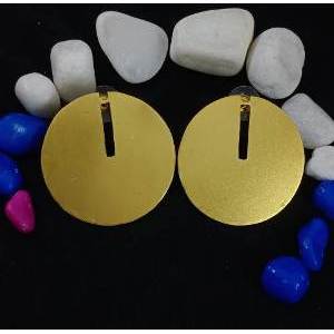 Pendientes de latón hechos a mano, chapados en oro, diseño moderno de aro y botón para bodas y fiestas con flor, número, diamante y piedra de moissanita. - Product Image 4