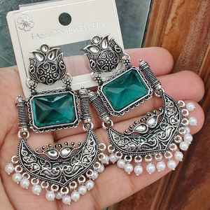 ต่างหูออกซิไดส์สำหรับผู้หญิงและเด็กผู้หญิงชุดประจำชาติอินเดียแบบดั้งเดิมเครื่องประดับห้อยแบบโบราณสำหรับใช้ในเทศกาลและในชีวิตประจำวัน - Product Image 3