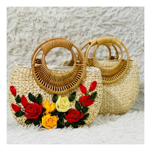 Bolsa de jacinto de agua hecha a mano: paja de jacinto de agua natural de Vietnam, diseñada para viajes fáciles a la playa y opciones populares de picnic - Product Image 1