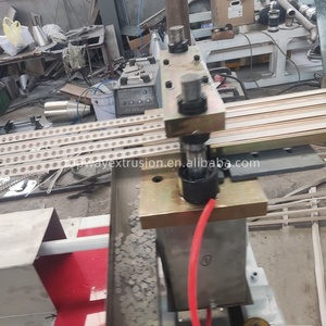 Ligne de production de perles <span class=keywords><strong>d</strong></span>'arrêt de plâtre <span class=keywords><strong>d</strong></span>'angle pour cloisons sèches en PVC Machine de fabrication de protecteur de garniture de bord plat dur en plastique - Product Image 4