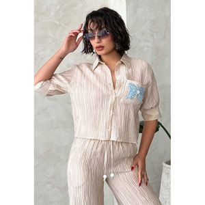 Blusa Elegante Plisada Color Crema con Detalle de Mariposa para Mujer, Marca TOPSHOW - Camisa de Manga Larga con Estilo para Venta al Por Mayor - Product Image 3