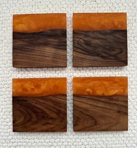 Posavasos de resina epoxi de madera hechos a mano de elegancia rústica, Juego de 4 piezas, posavasos de madera y resina epoxi únicos de belleza natural - Product Image 1