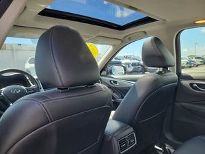BAISSE DE PRIX ! Vente aux enchères par un courtier de voitures Q50 Luxe AWD 2024 - Product Image 3