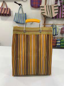 Bolso de mano portátil resistente al agua de nailon reciclado ecológico al por mayor cierre de cremallera de gran capacidad con mango de metal a rayas - Product Image 3