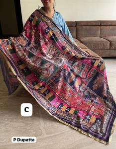 Dupatta indienne Banjara de luxe 2024, nouveau design imprimé, faite à la main, en fausse fourrure, pour femme, avec broderie lourde et travail de miroirs, collection hiver - Product Image 6