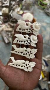 Pasadores de chal de hueso tallados a mano hechos a medida ideales para bufandas y estolas tiendas para reventa - Product Image 4