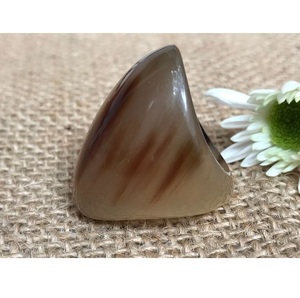 Ornement en corne, bague en corne de buffle naturelle faite à la main, écologique, style moderne, durable, objet d'art de collection, taille personnalisée, naturel - Product Image 5