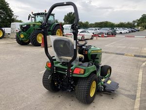 Cortacésped de segunda mano John Deere X940 con motor diésel de 2 tiempos y 173 cc, de un solo cilindro, sin cable, con caja recolectora de césped de 250 L, modelo 858. - Product Image 6