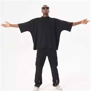 T-shirts graphiques à motifs solides conçus sur mesure en gros pour les marques de mode pour les événements et les équipes de marque Teints unis - Product Image 3