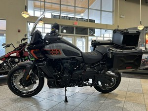 Motocicleta Deportiva de Turismo RA1250LS 1250 Limited de Alto Rendimiento, Nueva, Eficiente en Consumo de Combustible, Ideal para Desplazamientos Urbanos, con Depósito - Product Image 4