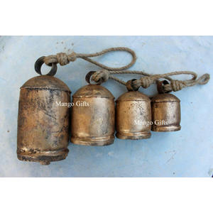 Juego de 4 Campanas de Vaca XL Doradas Antiguas, Campanas Gigantes Artesanales Vintage Rústicas para Colgar, Decoraciones Navideñas de la Suerte XL - Product Image 2