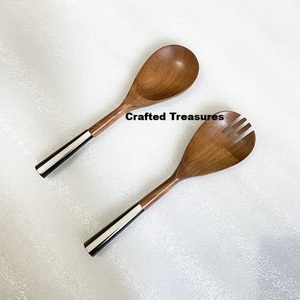 Cuillère à salade multifonctionnelle en bois d'acacia et résine et fourchette de service Ensemble de 2 couverts à salade pour la maison et la cuisine - Product Image 1
