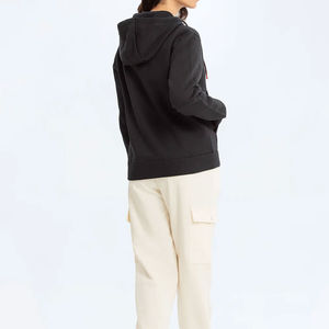 Sweats à capuche légers à séchage rapide pour femmes avec impression de logo personnalisé col à capuche solide pour l'automne et l'hiver Streetwear - Product Image 6