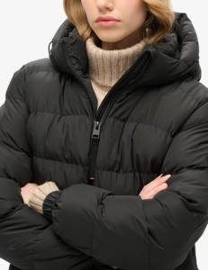 Dernière conception de veste bouffante à capuche rembourrée noire avec logo personnalisé pour femmes coupe-vent en polyester veste à bulles d'hiver pour femmes - Product Image 4