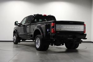 Ford F-450 Super Duty Platinum Crew Cab LB AWD 2024 - Product Image 4