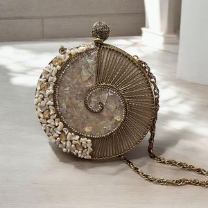 Bolso de Mano de Resina Hecho a Mano de Alta Calidad, Bolso de Diseñador de Lujo con Bordado y Cierre de Piedra con Logotipo, Verano, Ecológico, Personalizable - Product Image 5