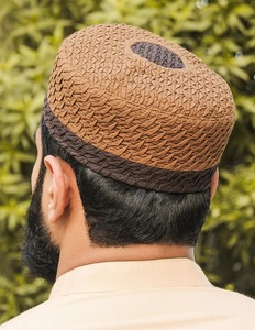 Tópi Musulmán Impermeable Hecho a Mano para Oración, Superficie Cosida con Estilo de Cuadrícula para Ceremonias Religiosas Festivas y Uso Deportivo Informal - Product Image 3