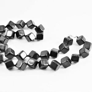 Perle de shungite polie en forme de losange, 0,24 po (6 mm), trou de 0,095 po (2,4 mm) - Product Image 5