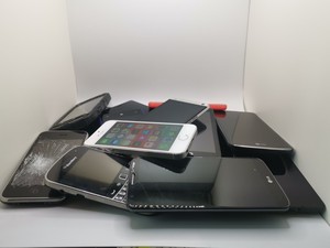 Cartes de circuits imprimés de téléphones portables disponibles pour la récupération de l'or en lots de 20 kg - Product Image 2