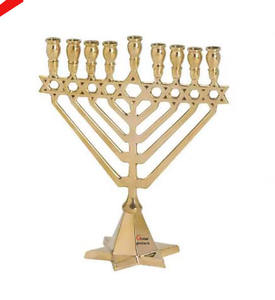 Menorá de siete brazos de acero inoxidable con acabado dorado estilo New Look para el hogar o el templo. - Product Image 2