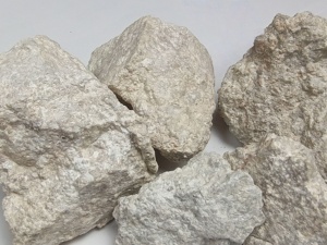 High-Quality Pyrophyllite enhances industrial coatings barrier protection, crucial for chemical plant equipment and pipelines. - Product Image 1