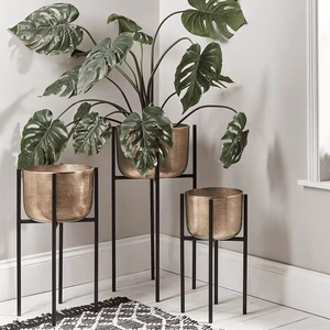 กระถางต้นไม้โลหะสีทองขนาดใหญ่ เหมาะสำหรับตกแต่งสวน สร้างจุดเด่นสวยงามในลานบ้าน ระเบียง และสวนหลังบ้าน - Product Image 1