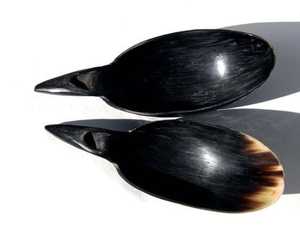 Ensemble de 2 couverts en corne attrayants (cuillère et fourchette) – Design classique écologique avec taille personnalisable pour vaisselle et ustensiles de cuisine - Product Image 1