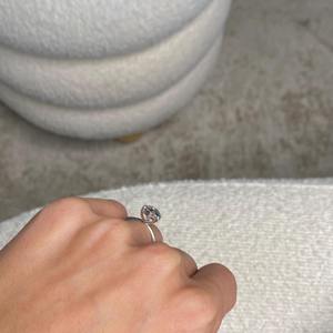 Anillo Solitario con Diamante Cultivado en Laboratorio de Corte Pera de 4.00 Quilates, Oro Blanco de 18K, Certificado IGI, en Línea en India, F VVS1 VVS2 - Product Image 4